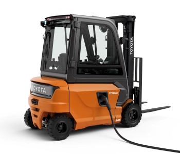 Carrello controbilanciato elttrico a 4 ruote Toyota Traigo48 alimentato agli ioni di litio in carica