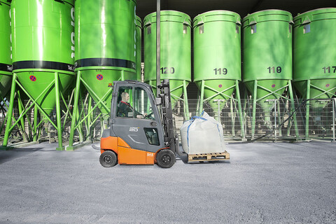 Toyota Material Handling: Toyota Traigo 48, 4 ruote 2.0t Compatto_2